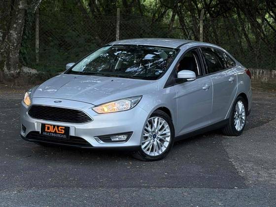 FORD FOCUS 2.0 SE FASTBACK 16V FLEX 4P POWERSHIFT